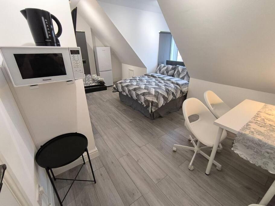 Studio Style Room, Near Tooting Broadway Station Лондон Екстер'єр фото